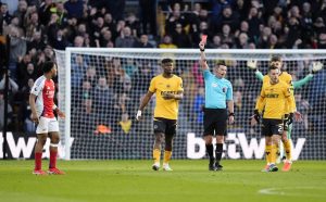 Alan Shearer nổi giận với tấm thẻ đỏ của Arsenal_695a75bfbd426.jpeg