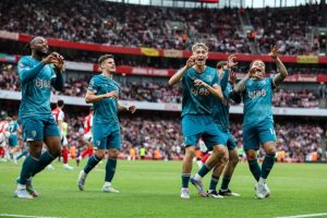 Arsenal 1-2 Bournemouth: Bàn thua từ ném biên; Dấu ấn của Evanilson_695a55f6be256.jpeg