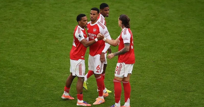 Arsenal đau đầu, ba trụ cột hàng thủ dính chấn thương_695a2101c52c1.jpeg