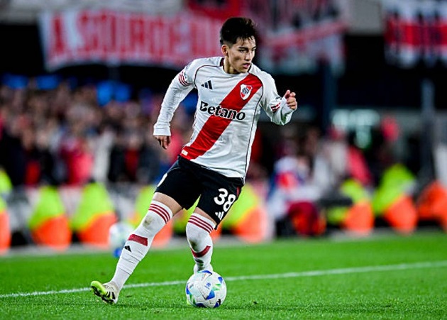 Arsenal và Barcelona cạnh tranh chữ ký sao trẻ River Plate_695a35145e54f.jpeg