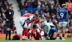 Bị phạm lỗi nặng, Saka vẫn lạc quan trên mạng xã hội_695a59ff70edd.jpeg