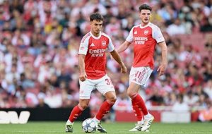 “Bộ ba hoàn hảo” ra mắt: Tương lai hàng tiền vệ Arsenal được xác nhận_695a38e1a7bea.jpeg