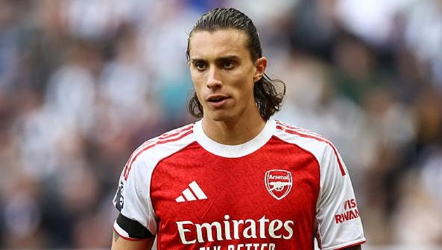 Calafiori: Hậu vệ tấn công số một Ngoại hạng Anh?_695a25347d0c6.jpeg