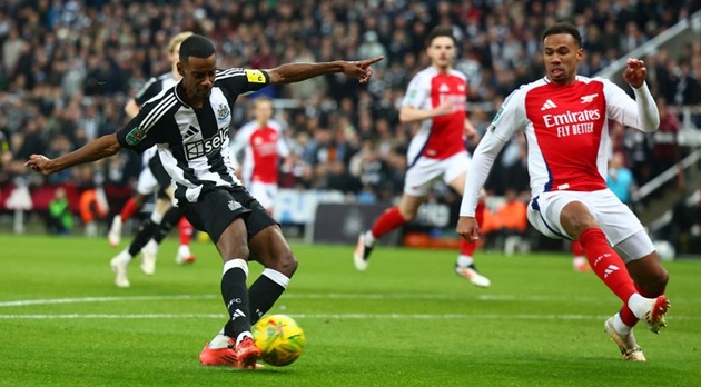 Carragher ủng hộ Liverpool giành Isak trước mặt Arsenal_695a6e1a5befb.jpeg