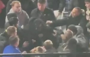 CĐV Arsenal và West Ham ẩu đả, đấm nhau_695a85d969b01.jpeg