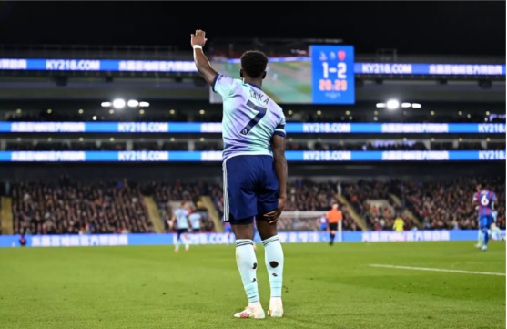 Chuyên gia thể lực phân tích mức độ chấn thương của Saka_695a804220645.jpeg