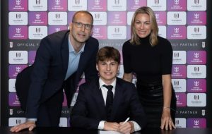 Con trai Petr Cech ký hợp đồng chuyên nghiệp với Fulham_695a411a731cc.jpeg