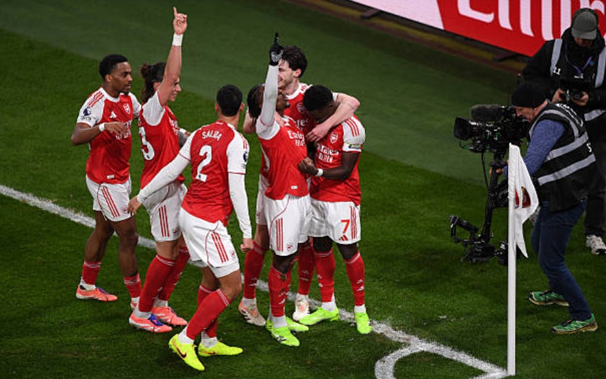 Cú hat-trick lịch sử của Eze: Lời đáp trả đanh thép dành cho Thomas Frank_695a1ee5c25ad.jpeg