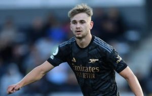 Cựu cầu thủ Arsenal chấn thương, Chichester City hoãn trận_695a2decea405.jpeg