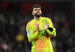 Đấu Liverpool, Raya gửi thông điệp đến các đồng đội_695a905fe1ffb.jpeg