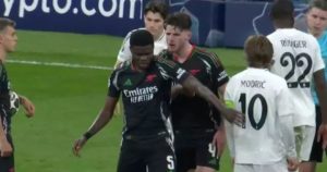 Declan Rice nổi nóng với Partey ngay trên sân_695a5b4a4f079.jpeg