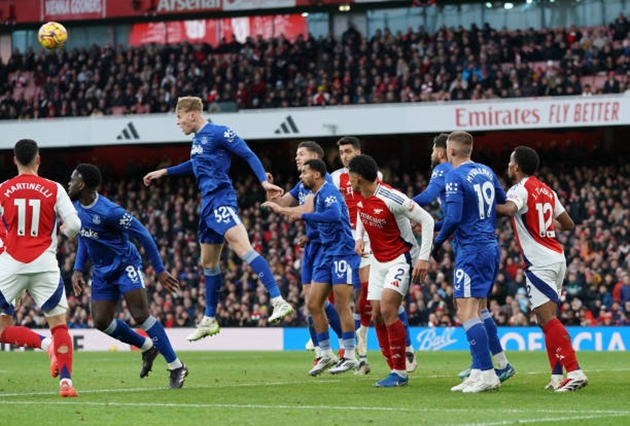 Dùng “bóng chết” đua vô địch? Arsenal vỡ mộng trước “ông kẹ” Everton_695a82080d624.jpeg