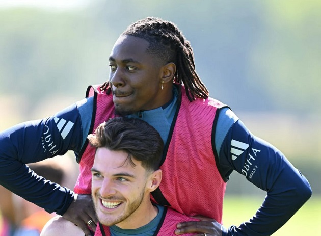 Eze kết nối với Rice trong buổi tập đầu tiên_695a34c6ab2e7.jpeg