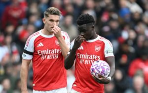 Fan Arsenal nghi Saka “ngó lơ” Gyokeres trên sân_695a13420f125.jpeg