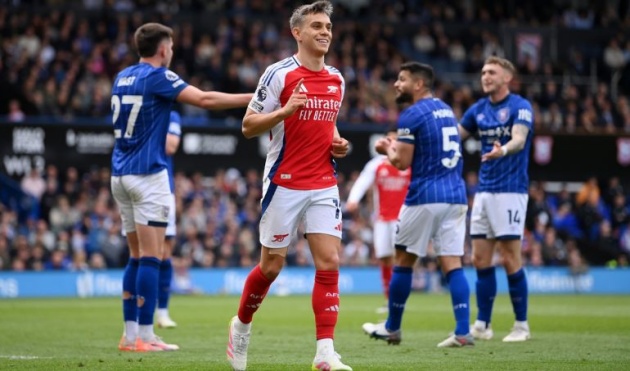 Hàng công Arsenal: Giữ ai, bán ai – Bài toán danh hiệu và sự tàn nhẫn cần thiết_695a4ab9410f2.jpeg