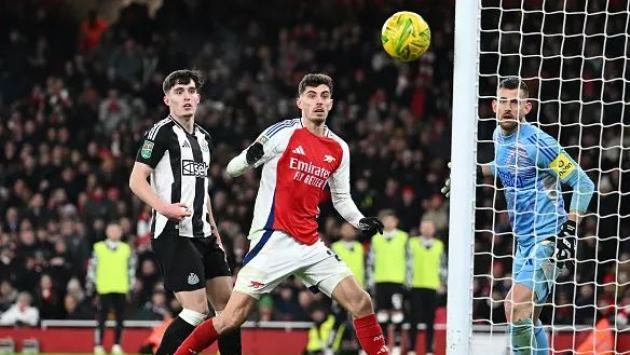 Ian Wright chỉ dạy 2 cầu thủ Arsenal dứt điểm sau trận thua Newcastle_695a7c3a5211d.jpeg