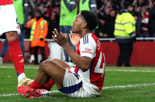 Lewis-Skelly ăn mừng trêu ngươi Haaland_695a73a57c67d.jpeg