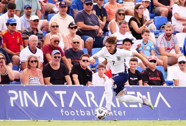 Max Dowman: “Cơn lốc” trẻ tuổi làm rạng danh bóng đá Anh_695a324e295a2.jpeg