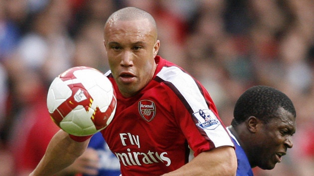 Mikael Silvestre tiết lộ lý do từ chối Man City để gia nhập Arsenal năm 2008_695a19e898d31.jpeg