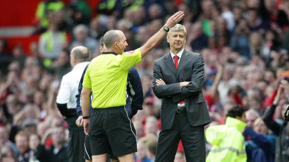 Mike Dean thừa nhận Arsene Wenger là HLV khó làm việc nhất_695a20ad3d201.jpeg