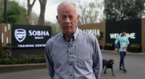 Mikel Arteta “phá sóng” Sky Sports khi dắt chó cưng đi dạo_695a59829aa8f.jpeg