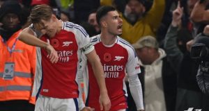 Neville gọi tên cầu thủ nguy hiểm nhất của Arsenal trước Chelsea_695a8b2c2dfea.jpeg