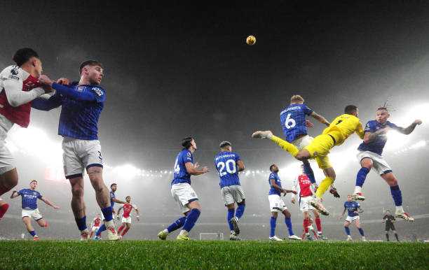 Ngoại hạng Anh 2025/26: Bàn thắng từ bóng sống lao dốc không phanh_695a20323aafb.jpeg