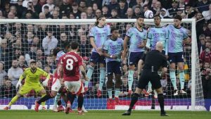 Phân tích: Raya đứng vị trí không ổn trong cú đá phạt của Fernandes_695a671fb90f0.jpeg