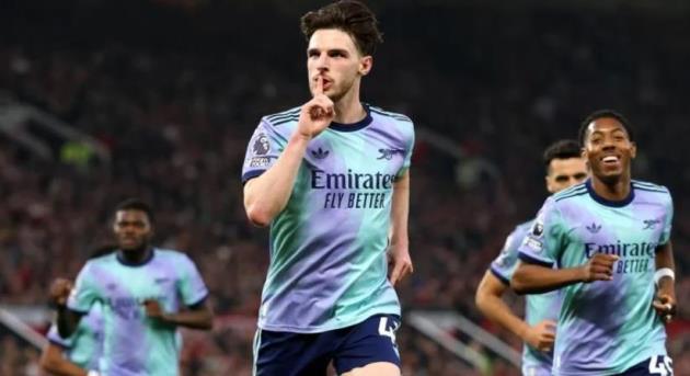 Rice chói sáng tại Old Trafford: Khi tiền vệ 105 triệu bảng chứng tỏ đẳng cấp_695a670e7e4c1.jpeg