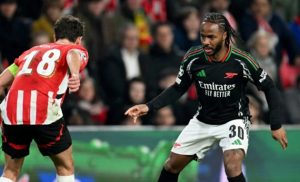 Rio Ferdinand không còn nhận ra Sterling ở Arsenal_695a66b0a6b1c.jpeg