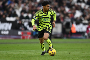 Sao mai 17 tuổi có thể đá chính ở derby London_695a9c4101e5b.png