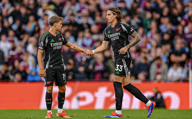 Sắp chạm mặt trên tuyển, Calafiori gửi thông điệp cho Trossard_695a94d08c761.jpeg