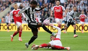 Tại sao Arsenal không bị thổi phạt đền khi Gabriel để bóng chạm tay?_695a2d56b7970.jpeg