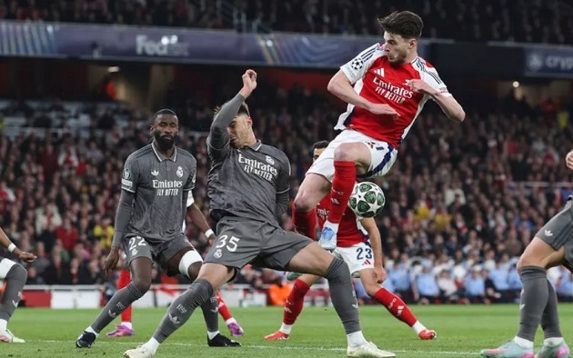 Tại sao Arsenal không được hưởng phạt đền dù Raul Asencio để bóng chạm tay?_695a5da030526.jpeg