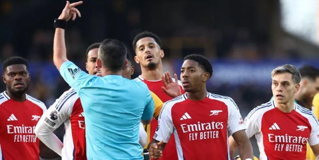 Thấy gì từ tấm thẻ đỏ gây tranh cãi trong trận Arsenal?_695a75b881827.jpeg