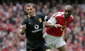 Vieira từng rượt đuổi Neville vì bảo vệ đồng đội_695a44508f580.jpeg