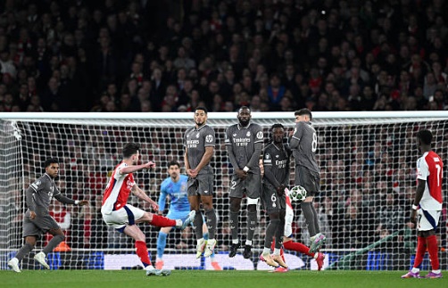 Xé lưới Real, Rice sánh ngang với Ronaldo_695a5d43af62a.jpeg