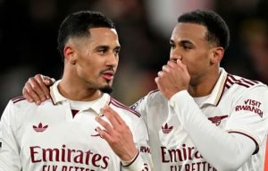 Arsene Wenger chỉ trích Saliba và Gabriel sau trận thua MU_6983197776ff0.jpeg