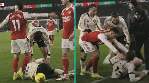 Martinelli gây phẫn nộ khi đẩy Bradley đang chấn thương_69831de8f3d15.jpeg