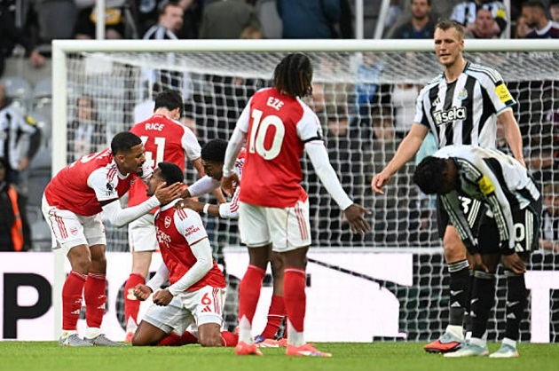 Vì sao Ngoại hạng Anh 2025/26 lập kỷ lục bàn thắng phút 90?_69832ef475540.jpeg